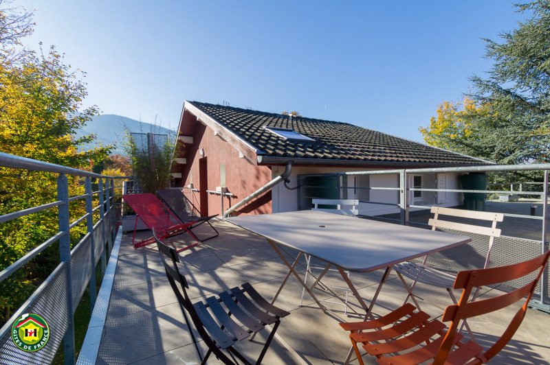 Une belle terrasse en hauteur pour profiter de la vue !