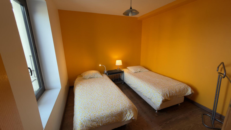 Chambre jaune : 2 lits 80 x 200 ou 1 lit en 160 x 200