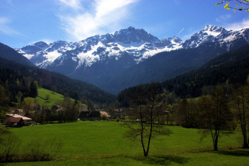 Le hameau de La Boutière au pied du Ferrouillet
