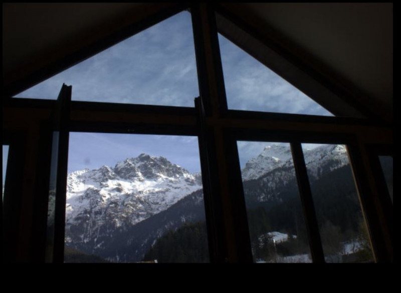 Deuxième étage : vue sur les montagnes de la grande pièce de vie