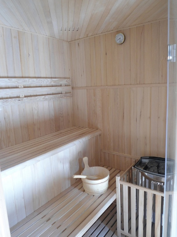 Le sauna avec participation - © baroz Le sauna avec participation