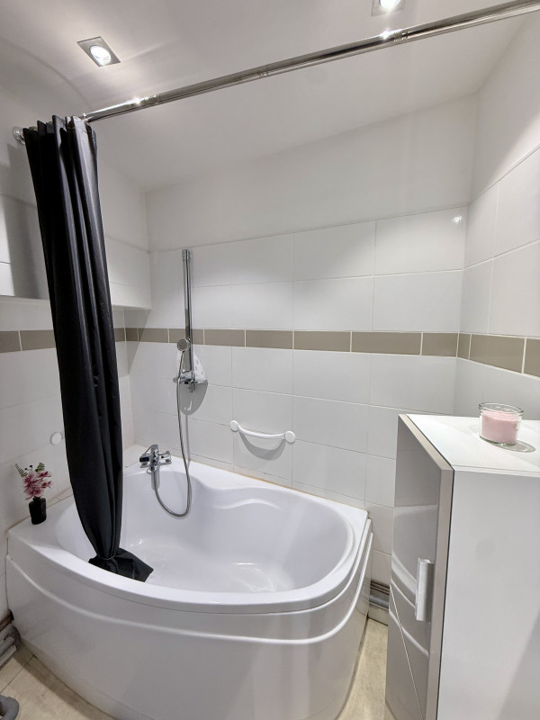 SALLE DE BAIN - © Grenoble et sommets SALLE DE BAIN