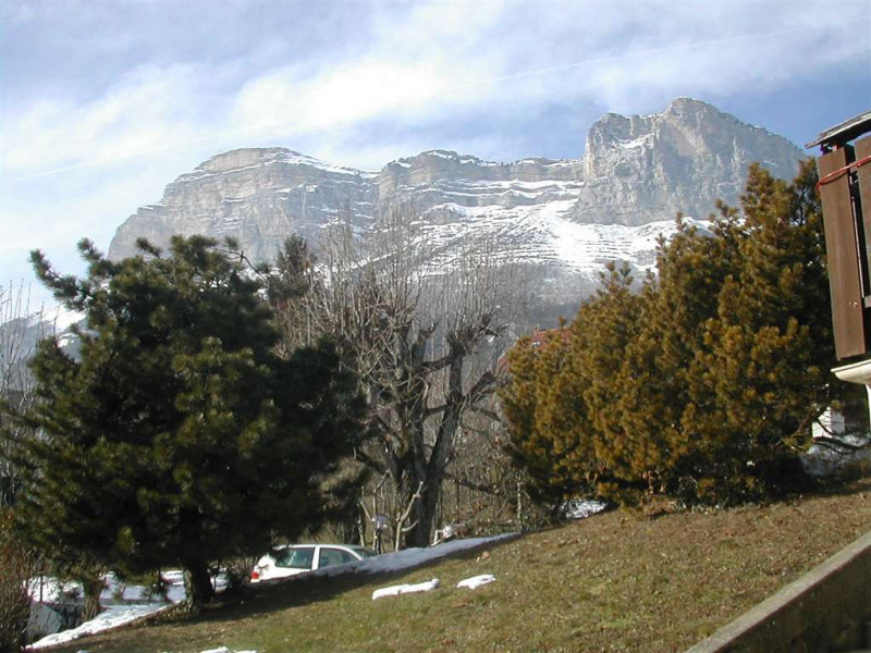 Depuis le Salon et le Jardin Vue sur le massif de Chartreuse - © Gîtes de France Depuis le Salon et le Jardin Vue sur le massif de Chartreuse