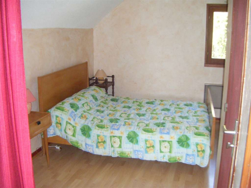 Chambre double à l'étage: 1 lit 2 personnes