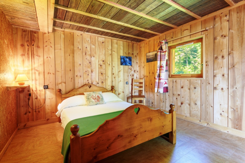 chambre double gite chalet nid nichoir montagne