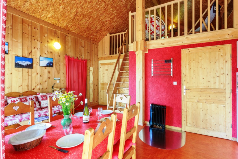 salon gite chalet nid nichoir montagne