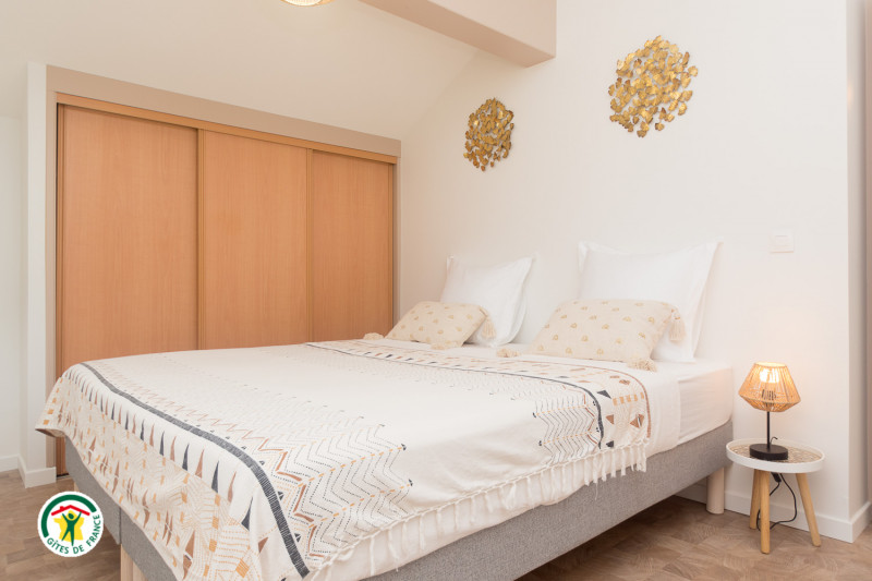 Chambre 1 (lit 180x200 ou 2 lits 90x200) - © Gîtes de France Chambre 1 (lit 180x200 ou 2 lits 90x200)