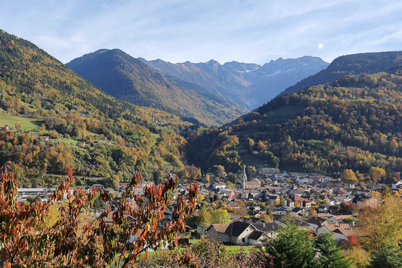 Vue du village d'Allevard-Les-Bains - © Gîtes de France Vue du village d'Allevard-Les-Bains
