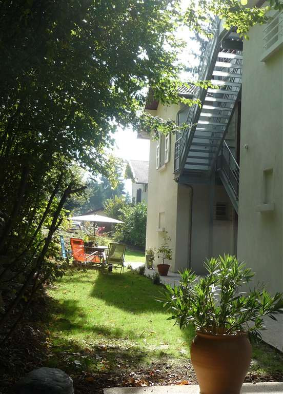 Le jardin depuis le chemin d'accès.