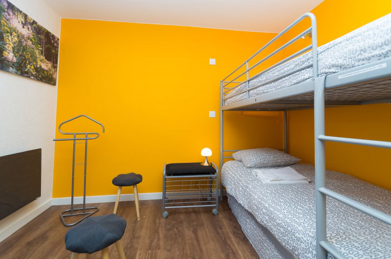 Rez-de-chaussée : chambre 03 Jaune - © Gîtes de France Rez-de-chaussée : chambre 03 Jaune