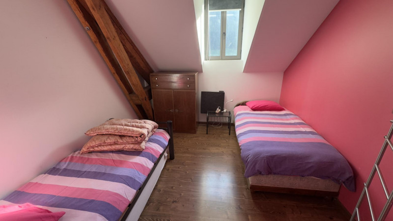 Etage 2 chambre rose 2 lits simples - © Gîtes de France Etage 2 chambre rose 2 lits simples