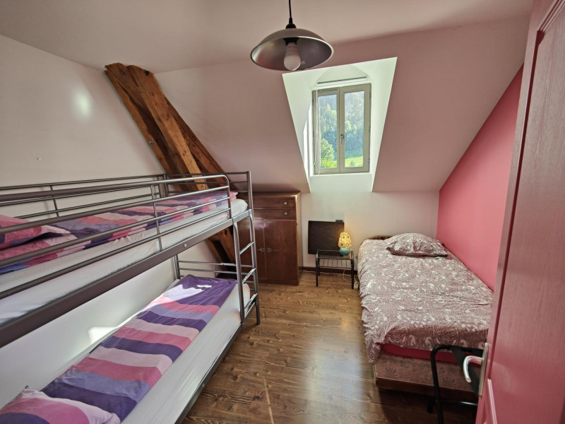 Deuxième étage : chambre 08 rose. 1 lit
+ option à la demande 2 lits superposés - © Henry Meilhac Deuxième étage : chambre 08 rose. 1 lit
+ option à la demande 2 lits superposés