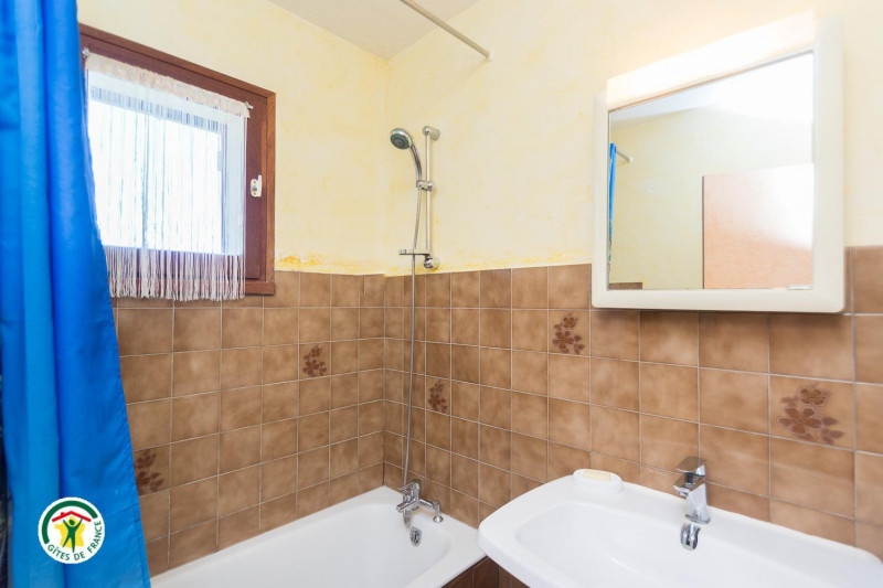 salle de bains, wc indépendant au rez de jardin - © Gîtes de France salle de bains, wc indépendant au rez de jardin