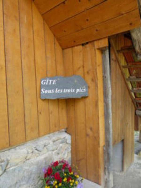 Entrée Gîte Principal - © Sous les trois Pics Entrée Gîte Principal
