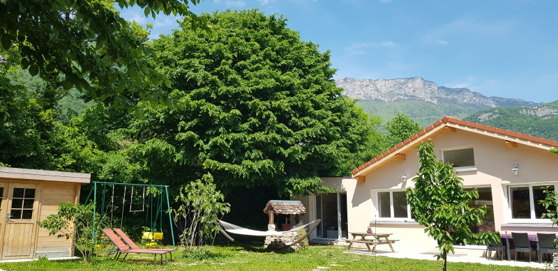 L'écrin de verdure du gîte - © Calistane L'écrin de verdure du gîte