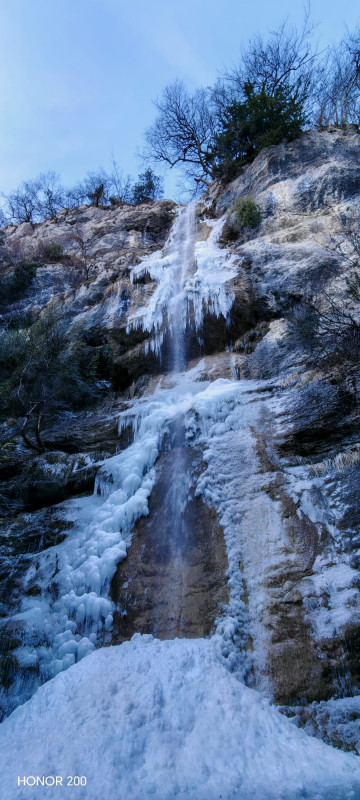 Cascade de l'Enversin gelée - © Gites de Calistane Cascade de l'Enversin gelée