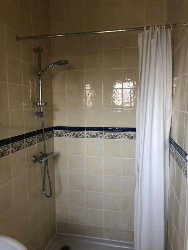 Douche à l'italienne - studio Vieux Tilleul - Saint-Martin-d'Uriage - © Baker 2026 Douche à l'italienne - studio Vieux Tilleul - Saint-Martin-d'Uriage