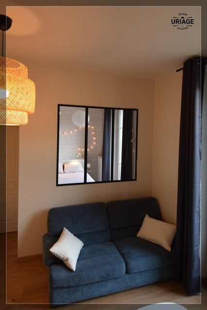 Canapé - Appartement Verrière l'Europe n°2927 - © Séjour Uriage Location Canapé - Appartement Verrière l'Europe n°2927