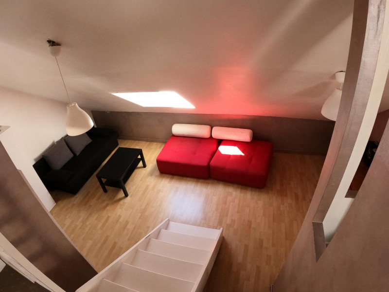 Chambre au premier étage, sur 2 niveaux. 2 lits simples, 1 lit double, 1 canapé-lit.