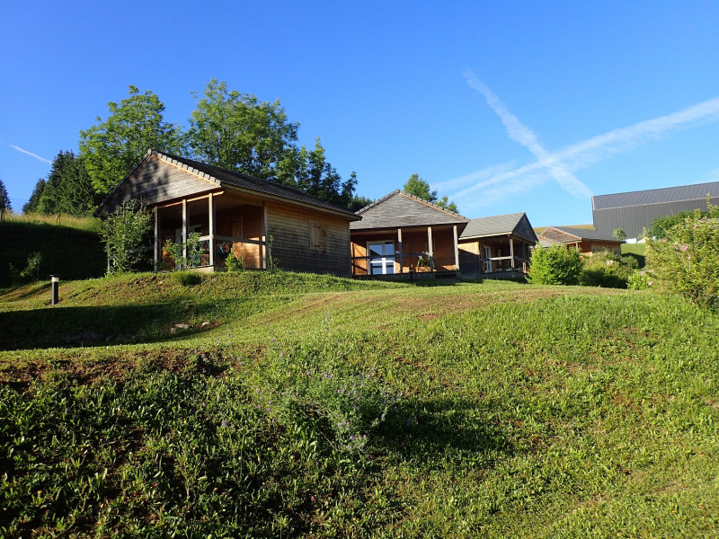 Les chalets du camping - © Cécile Gomez-Brousse (mairie) Les chalets du camping